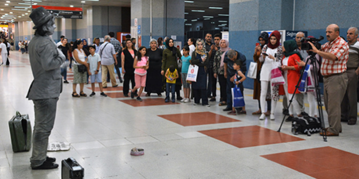 Ankara metro istasyonlarında Sanat Durağı