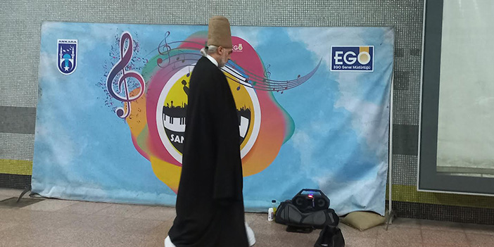 Ankara metro istasyonlarında Sanat Durağı semazen