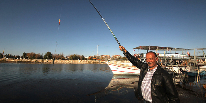 beyşehir gölü balık tutan adam
