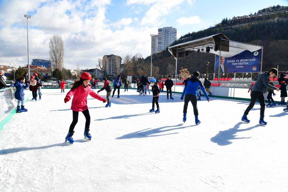 mamak-belediyesi-buz-pateni-pisti.jpeg