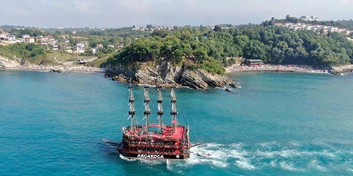 ankaralıların deniz için akın ettiği akçakoca plajları ve ceneviz kalesi