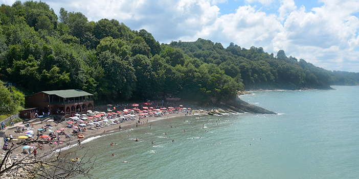ankaralıların deniz için akın ettiği akçakoca plajları ve ceneviz kalesi