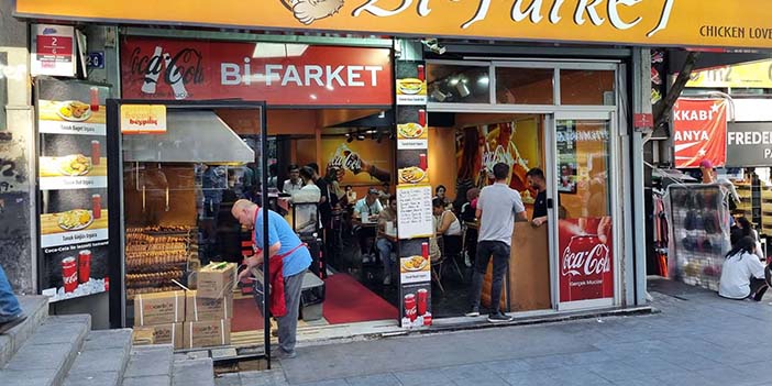 Bİ FARKET DÜKKAN ÖNÜ