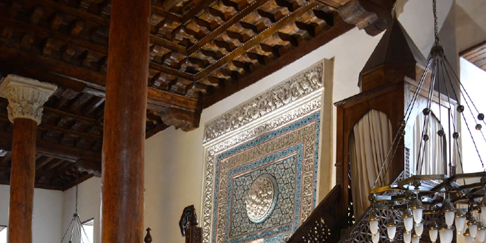 mimarisiyle-ankarada-tek-iste-selcuklunun-izlerini-tasiyan-o-cami-4.webp