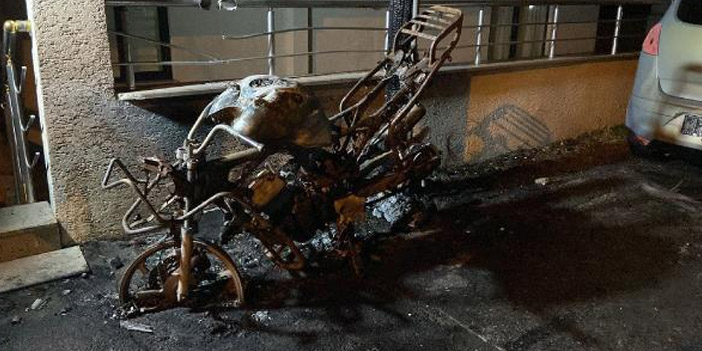 yanmış motosiklet