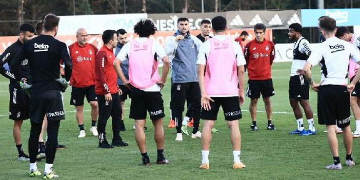 Burak Yılmaz ve futbolcular