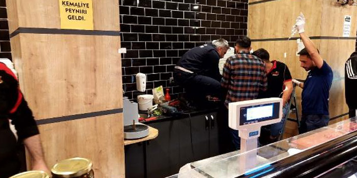 Kolunu kıyma makinesine kaptırdı; o şekilde hastaneye kaldırıldı