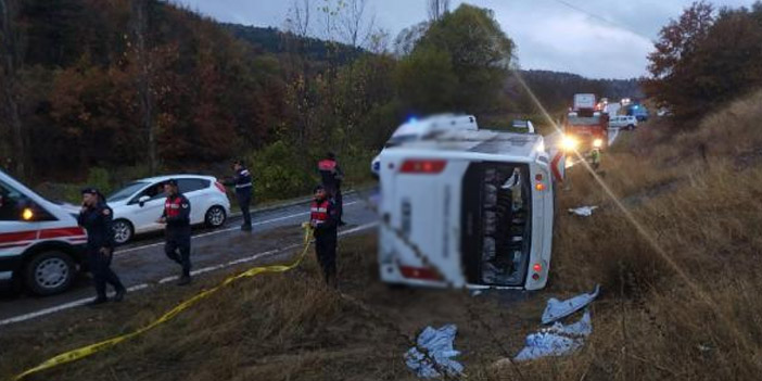 Amasya’da can pazarı! Yolcu otobüsü devrildi: 27 yaralı