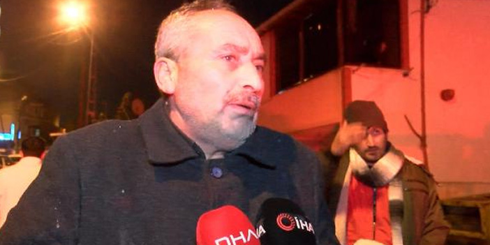 2 katlı binanın çatısı alev alev yandı: Mahalleli sokağa döküldü