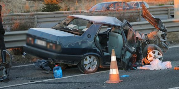 Ankara’da otomobil ile kamyon çarpıştı: 1 ölü, 4 yaralı