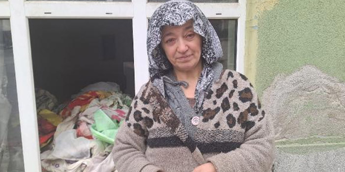 3 ton çöp çıkan evden binlerce lira para bulundu