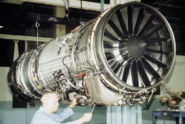 f110-ge-turbofan-engine.jpg