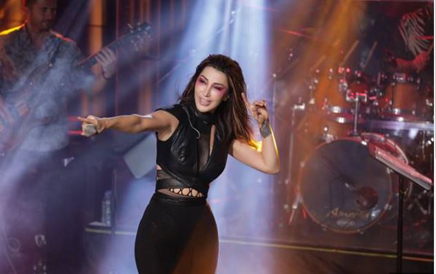 hande-yener.jpg