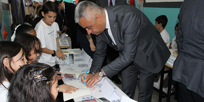 nihat-basakar-ilkokulunun-hafizasi-satirlara-tasindi-5-001.jpg