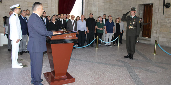 kirsehirliler-vakfi-ataturkun-huzurunda-1.jpg