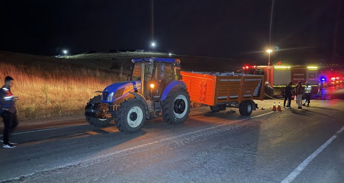 kirsehirde-otomobil-ile-traktor-carpist-1433108-425951.jpg