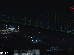 Çamlıca Camii'ndeki ışık testleri görsel şölen oluşturdu