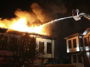 Ankara Hamamönü'nde tarihi konak yandı