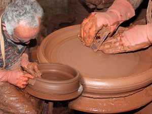 Aksaray'daki atölyeden ABD'ye güveç, testi ve çömlek