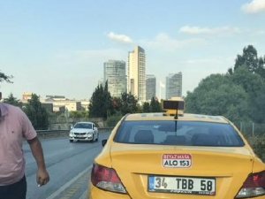 Yol vermedi diye yol kesip, tehdit eden taksici kamerada