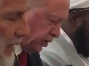 Cumhurbaşkanı Erdoğan Cambridge Camisi'nde Kur'an-ı Kerim okudu