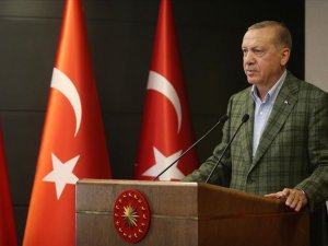 Cumhurbaşkanı Erdoğan, tüm yurtta okunan İstiklal Marşı'na eşlik etti