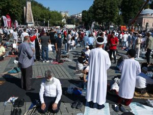 Ayasofya-i Kebir Cami-i Şerifi'nin açılışına 7'den 70'e vatandaşlardan yoğun ilgi