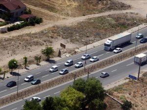 AA jandarma ve emniyet ekiplerinin havadan trafik denetimlerini görüntüledi