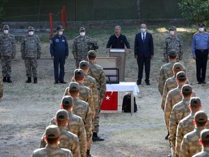 Bakan Akar ve TSK komuta kademesi 'hudut kartallarıyla' bayramlaştı