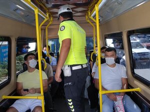 Ankara ve İstanbul'da Kovid-19 tedbirleri kapsamında dolmuşlar denetlendi