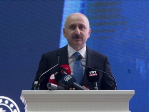 Ulaştırma ve Altyapı Bakanı Karaismailoğlu: Öğrencilerimize ücretsiz internet paketlerini vermeye devam edeceğiz