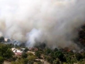 Anamur'da yerleşim yeri yakınında orman yangını