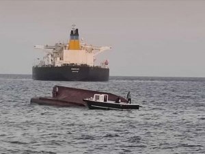 Yunanistan bayraklı bir tanker ile Türk bayraklı balık avlama teknesi çarpıştı