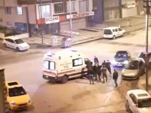 Ambulansa alınmayan hasta yakınları sağlık personelini darp etti