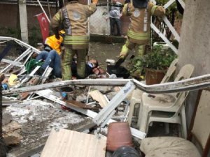 Avcılar'da balkon çöktü: 2 yaralı