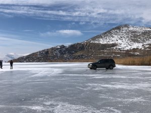 Buz tutan Çıldır Gölü'nde drift