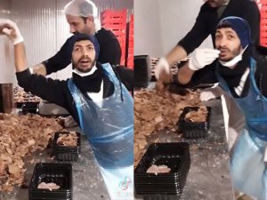 Hazır döner paketleyen iki çalışanın çekip paylaştığı video, tepki çekti