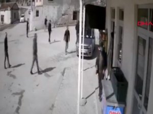 Kısıtlamayı ihlal edenlerin polis ve jandarmayı görünce kaçma anları kamerada 