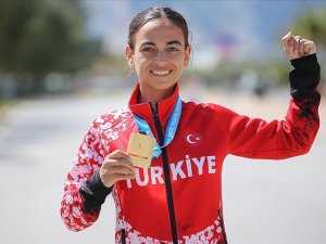 Balkan şampiyonluğuyla Türk atletizm tarihine geçen Ayşe Tekdal