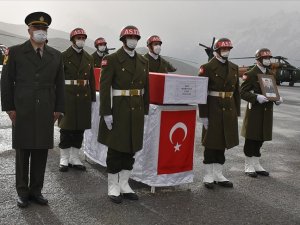 Pençe-Yıldırım Operasyonu'nda şehit olan asker için Hakkari'de tören düzenlendi