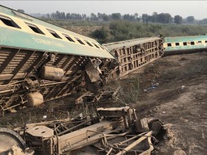 Pakistan'da tren kazası: 30 ölü, 50 yaralı