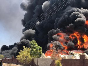 Gaziantep'te depoda çıkan yangına müdahale ediliyor