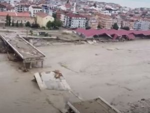 Ayancık ilçesinde selin yol açtığı tahribat drone ile görüntülendi