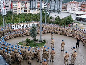 Komandolardan Bozkurt'a marşlı veda