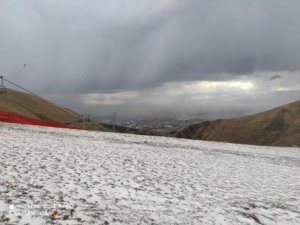 Erzurum'a ilk kar düştü