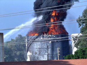 Lübnan'ın güneyindeki Zahrani petrol tesislerinde yangın