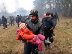 Düzensiz göçmenlerin Belarus-Polonya sınırındaki bekleyişi sürüyor