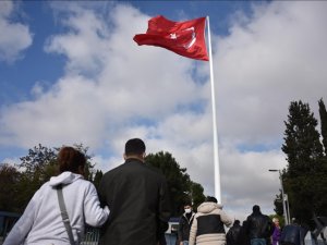 Türkiye'nin en uzun bayrak direklerine Türk Bayrağı çekildi