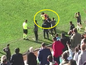 Hakeme kafa atan futbolcunun sözleşmesi feshedildi