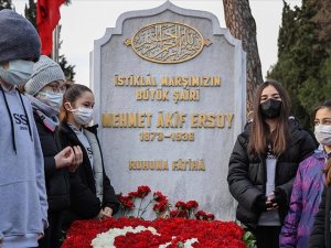 Mehmet Akif Ersoy kabri başında anıldı